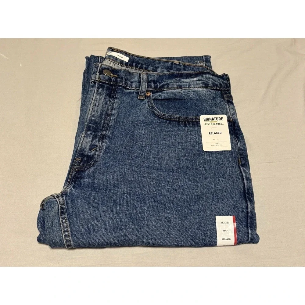 SIGNATURE Levi Strauss Gold-NWT-Women's Relaxed Flex Denim Blue Jeans-Size 38x34